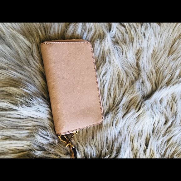 NWT Michael Kors heart ❤️ LG MF Wallet Wristlet - Picture 2 of 5